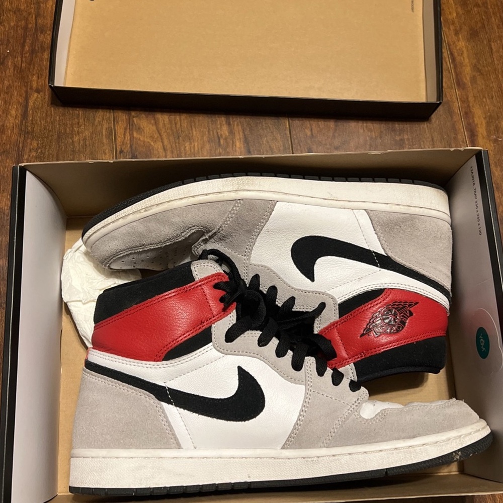 Jordan 1 Retro High Light Smoke Grey